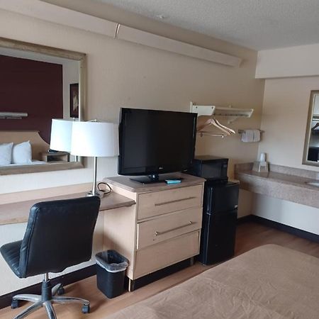 Red Oak Inn Belleville Esterno foto