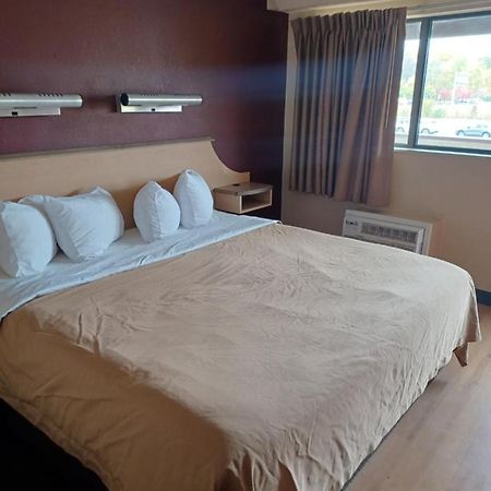 Red Oak Inn Belleville Esterno foto