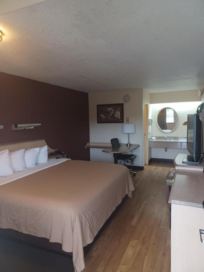 Red Oak Inn Belleville Esterno foto