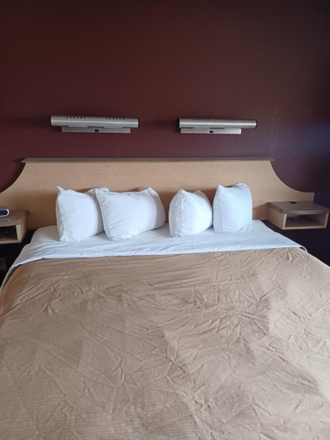Red Oak Inn Belleville Esterno foto